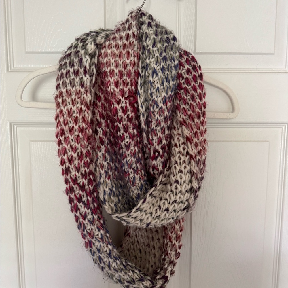 Old Navy Chunky Knit Infinity Scarf – Marled Red/Blue/White